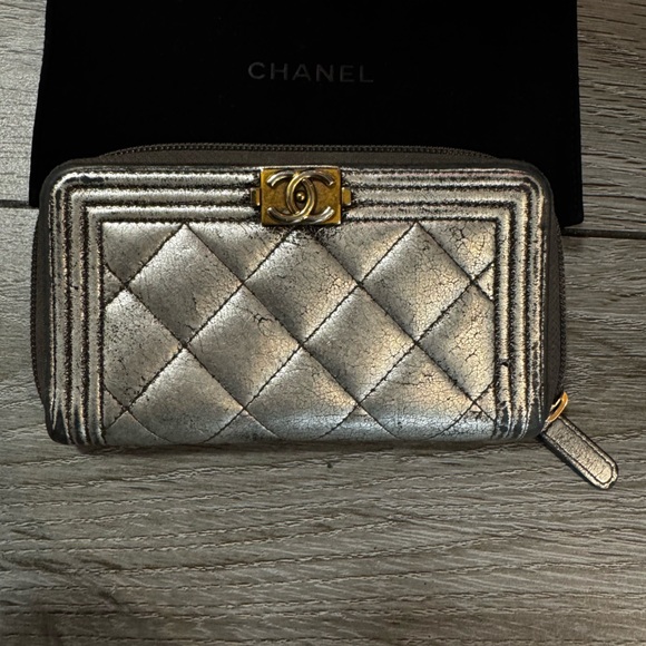 ❤️🎉 HOST PICK💘‼️ CHANEL Boy Zip Around CC Compact Wallet in Crackled Gunmetal - Picture 2 of 7
